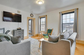 Walk to Proctors Theatre Cozy Downtown Apartment